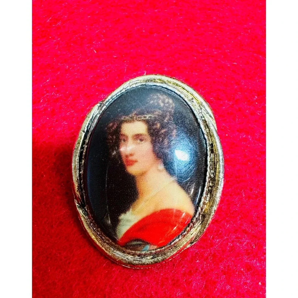 Vintage Portrait Brooch Lot 2 Lady Cameo Style Martha Washington Stieler